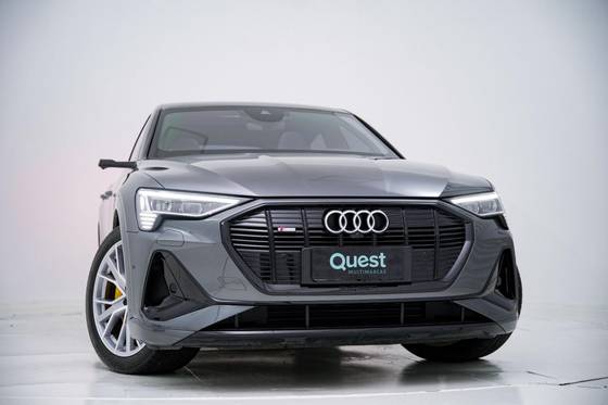 AUDI E-TRON ELÉTRICO PERFORMANCE QUATTRO AUDI E-TRON ELÉTRICO PERFORMANCE QUATTRO